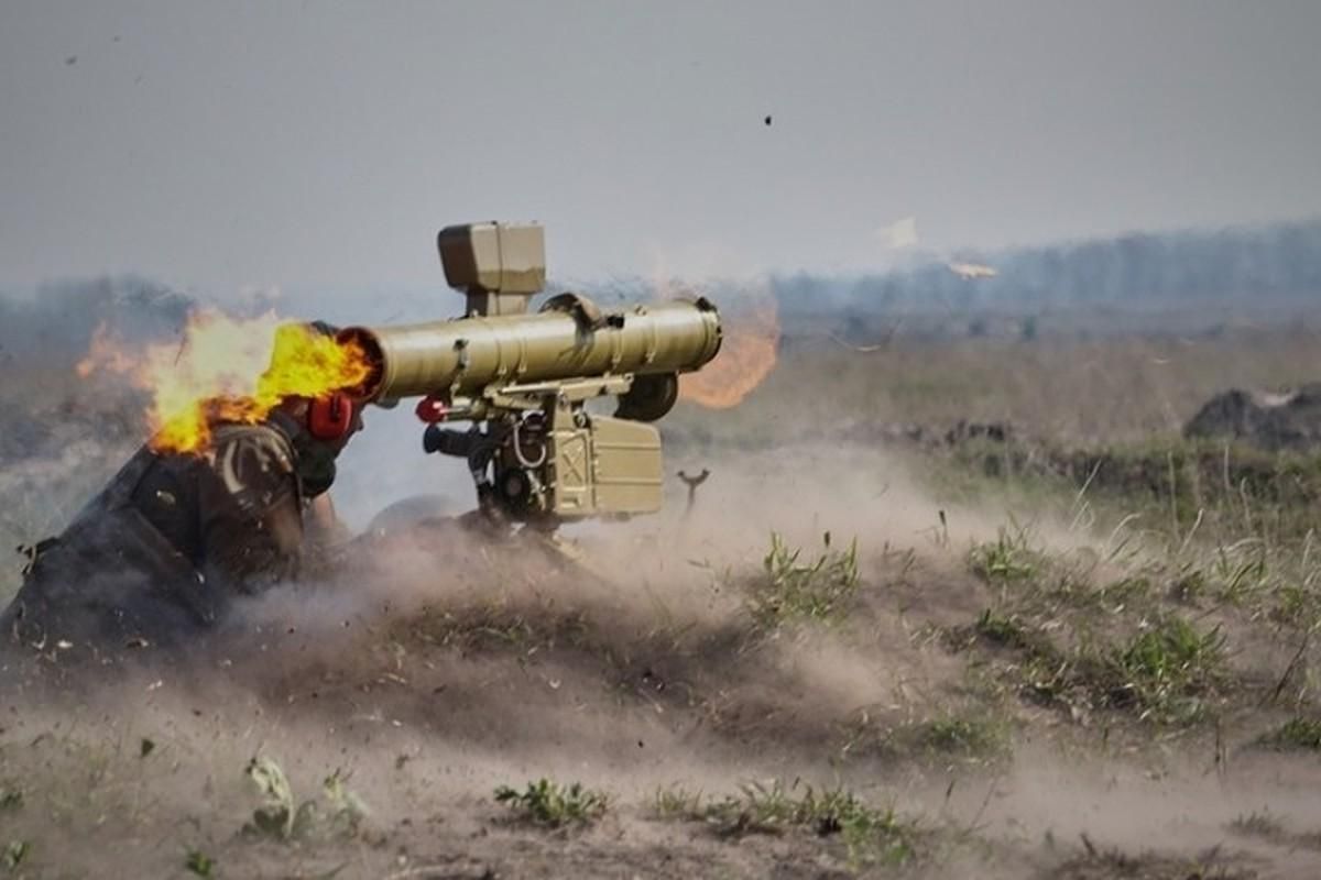 Помстилися за обстріли: як українські військові знищили автомобіль лідера бойовиків – відео Помстилися за обстріли: як українські військові знищили автомобіль лідера бойовиків – відео