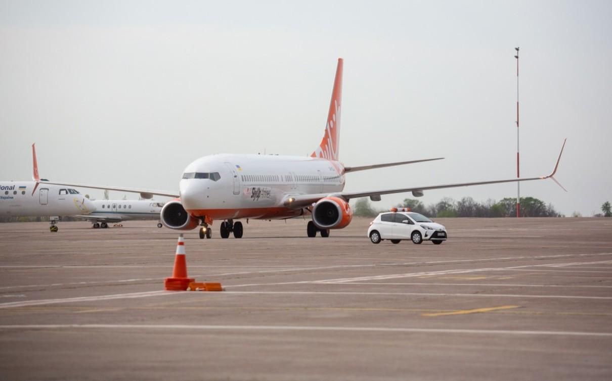 До України прибув літак із засобами захисту 30 квітня 2020 До України прибув літак із засобами захисту 30 квітня 2020