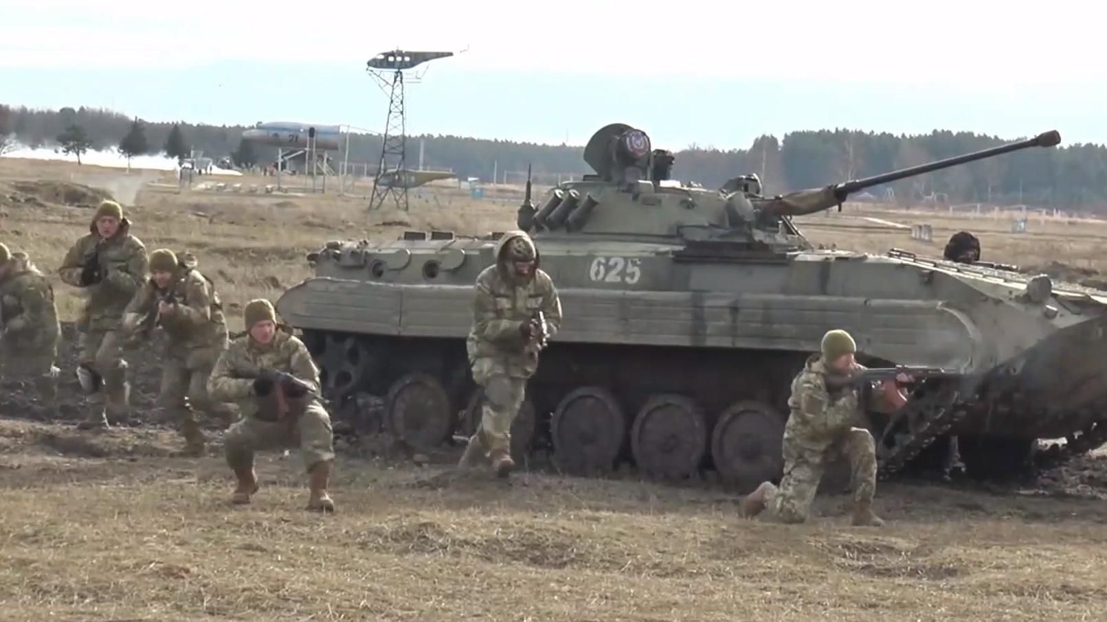 Мощные обучения резервистов ВСУ по стандартам НАТО: зрелищные фото и видео Мощные обучения резервистов ВСУ по стандартам НАТО: зрелищные фото и видео