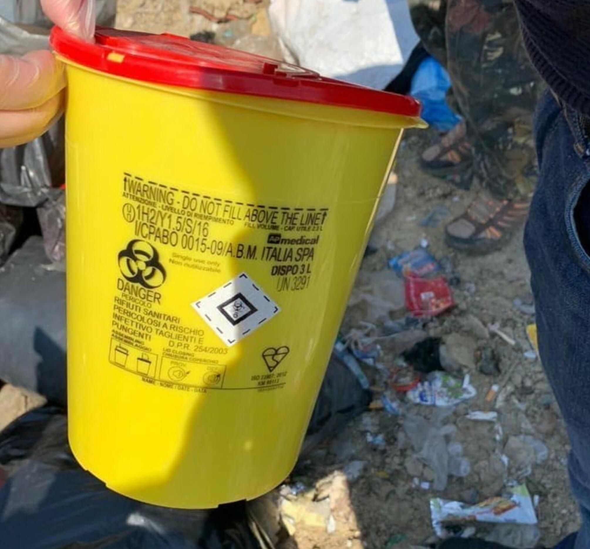 У Київській області відходи з лікарень скидали на сміттєзвалищах У Київській області відходи з лікарень скидали на сміттєзвалищах