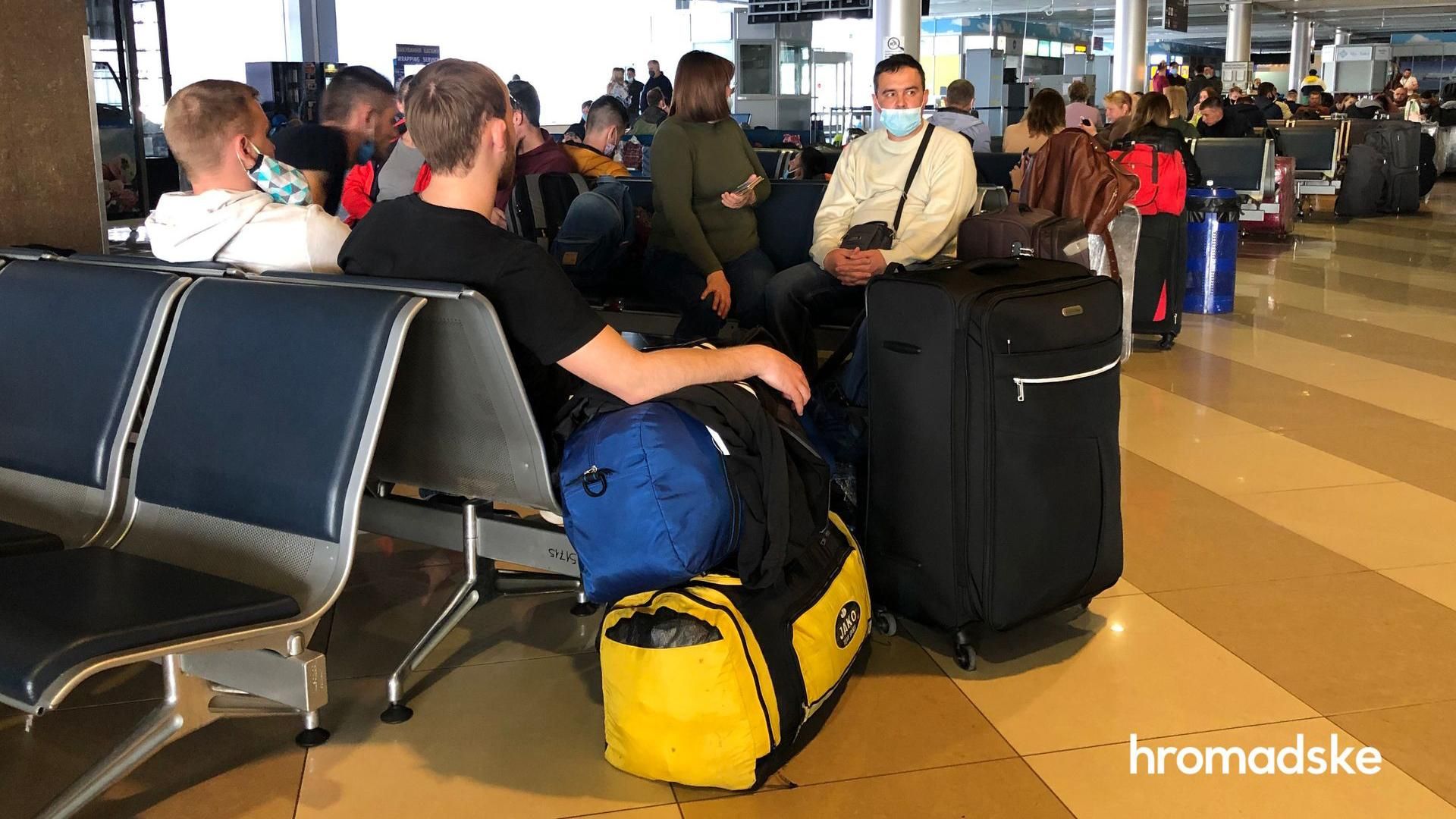 Выезд заробитчан из Украины: что им предлагают у Зеленского Выезд заробитчан из Украины: что им предлагают у Зеленского