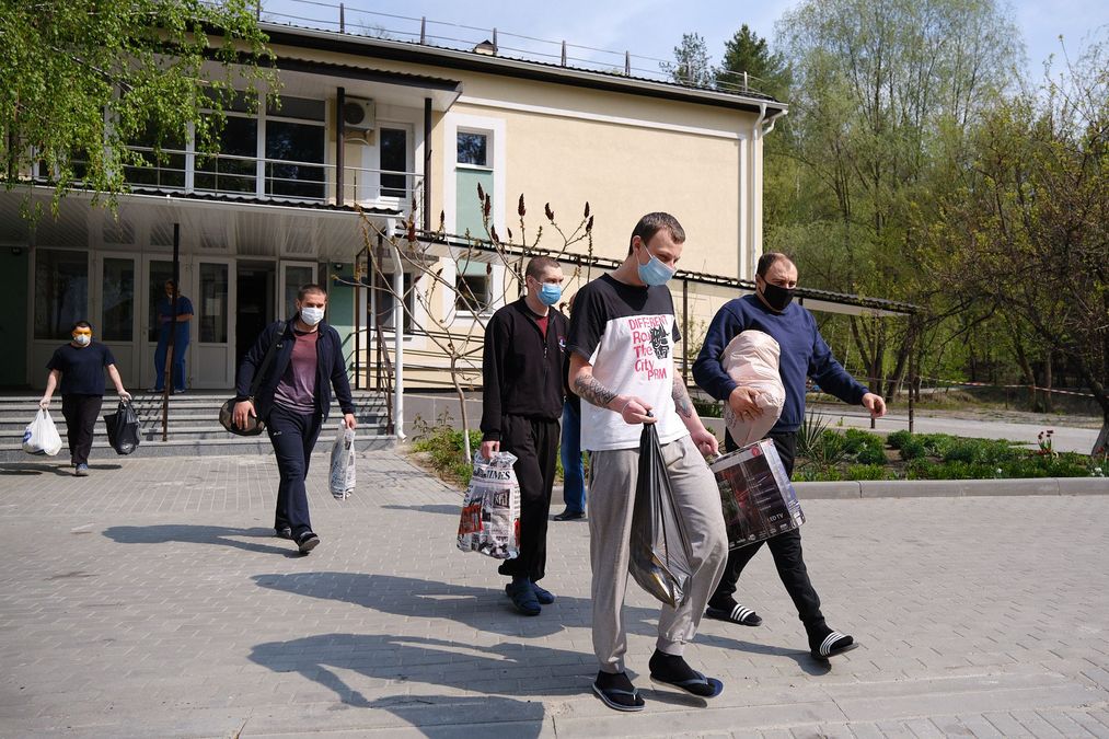 Українці, звільнені з полону 16.04.2020, відбули обсервацію 1.05.2020