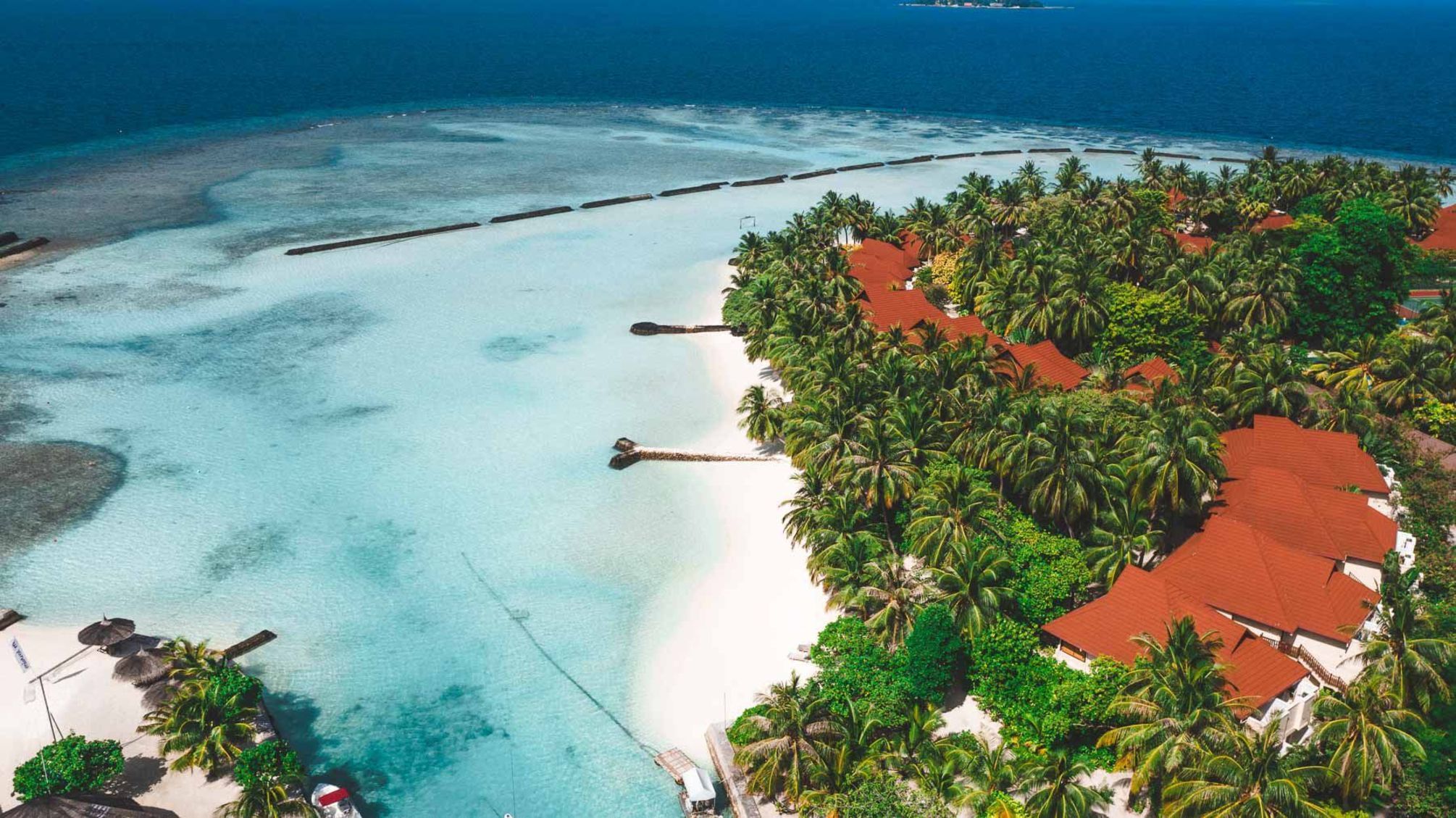 Туристы не могут покинуть Мальдивы из-за вспышки коронавируса