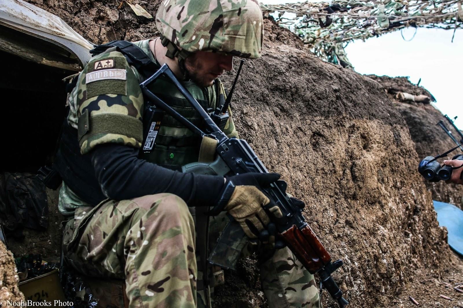 Вследствие вражеских обстрелов двое украинских воинов получили ранения, – Минобороны