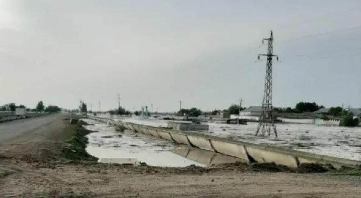 В Узбекистані прорвало дамбу водосховища: затоплені селища – відео В Узбекистані прорвало дамбу водосховища: затоплені селища – відео