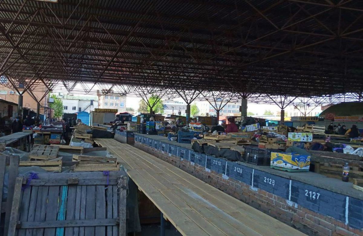 У Полтаві пригрозили закрити центральний ринок, він єдиний в місті відкрився після карантину У Полтаві пригрозили закрити центральний ринок, він єдиний в місті відкрився після карантину