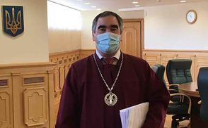 Суддя придбав для лікарень 1000 респіраторів та виділить їм 300 тисяч гривень: деталі