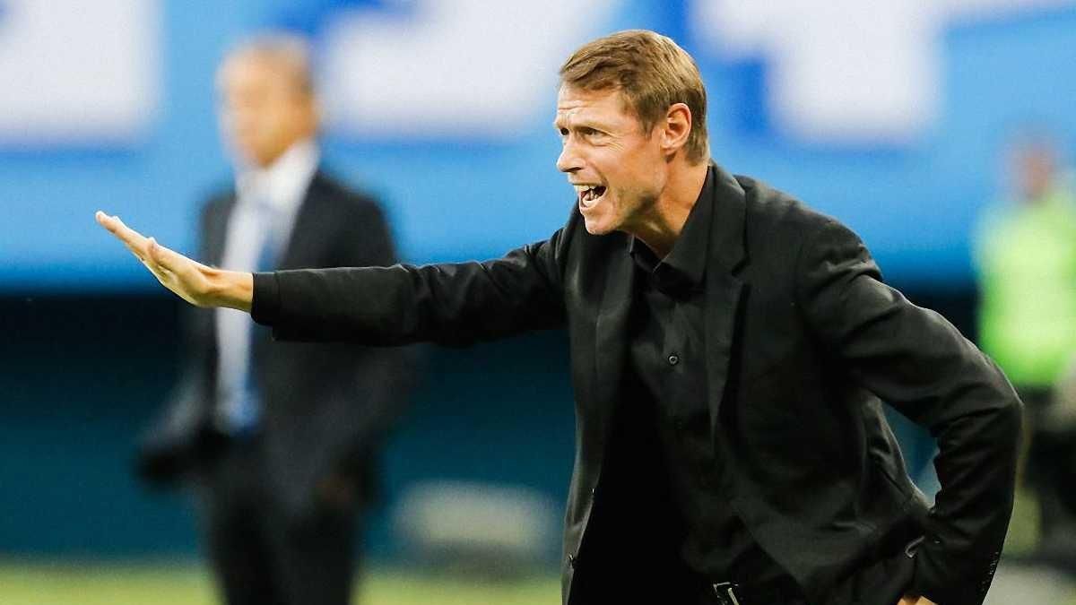 Ексгравець "Карпат": У Львові ображені на тренера, який одягнув футболку з Путіним Ексгравець "Карпат": У Львові ображені на тренера, який одягнув футболку з Путіним