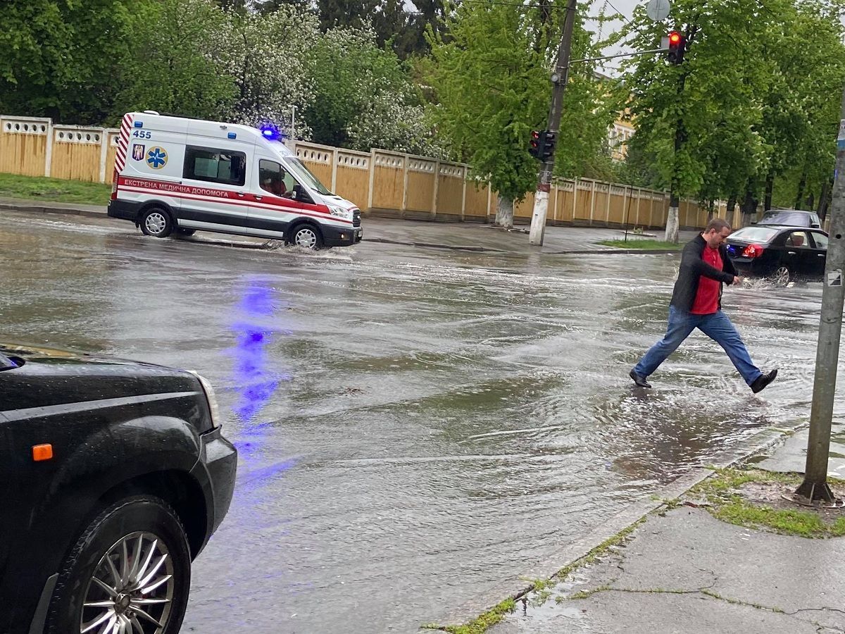 Град та сильна гроза у Києві 2 травня 2020 – відео, фото Град та сильна гроза у Києві 2 травня 2020 – відео, фото