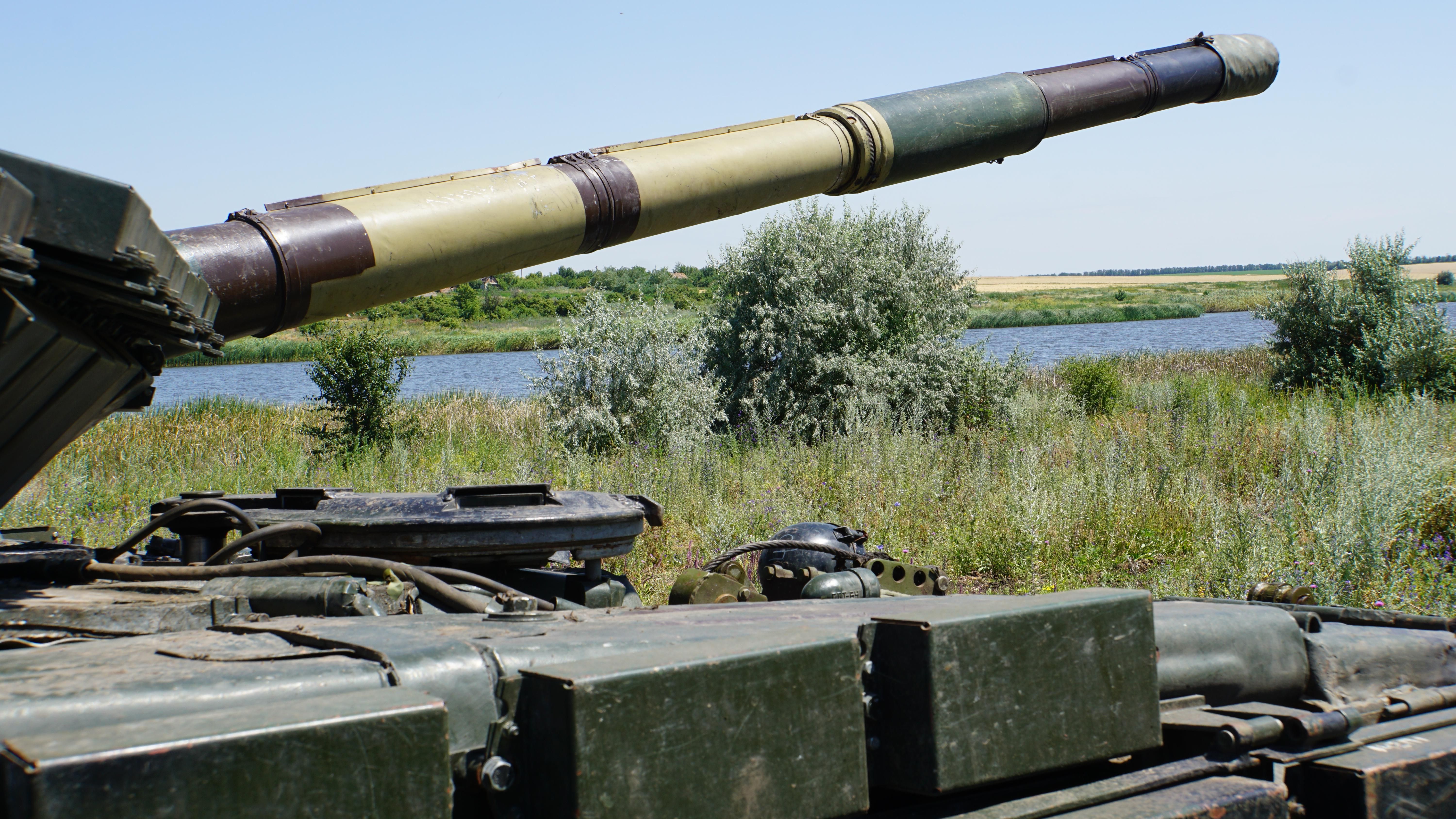 Боевики продолжают стрелять: на Донбассе за день уже двое раненых Боевики продолжают стрелять: на Донбассе за день уже двое раненых