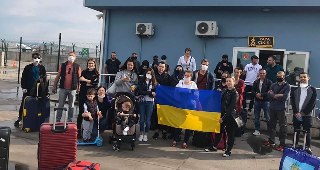 Почти 100 украинцев возвращаются паромом из Турции: дорога продолжается более суток