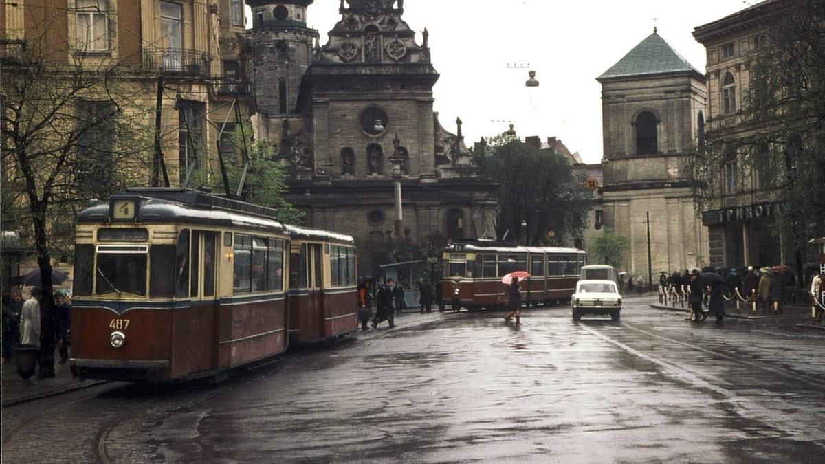 Старі львівські трамваї в історичних фотографіях