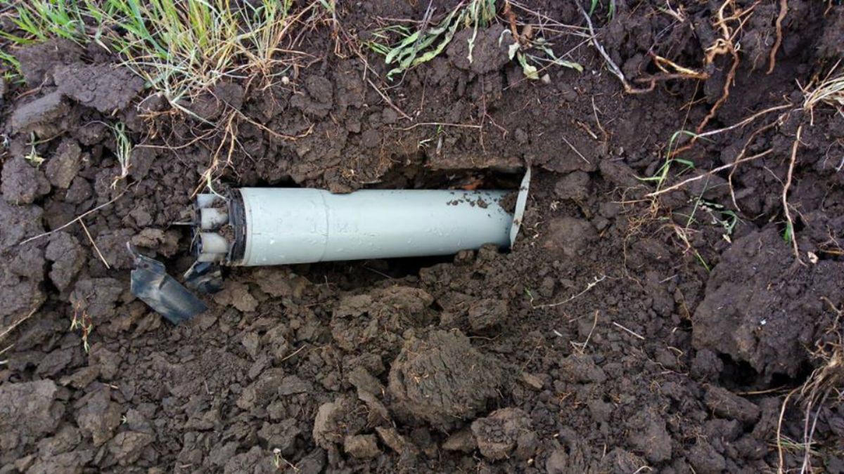 Оккупанты обстреляли мирное население на Донбассе авиационными ракетами: фотодоказательство