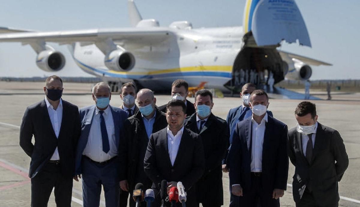 У Зеленського пояснили, чому президент особисто зустрічав літак з вантажем для "Епіцентру" У Зеленського пояснили, чому президент особисто зустрічав літак з вантажем для "Епіцентру"