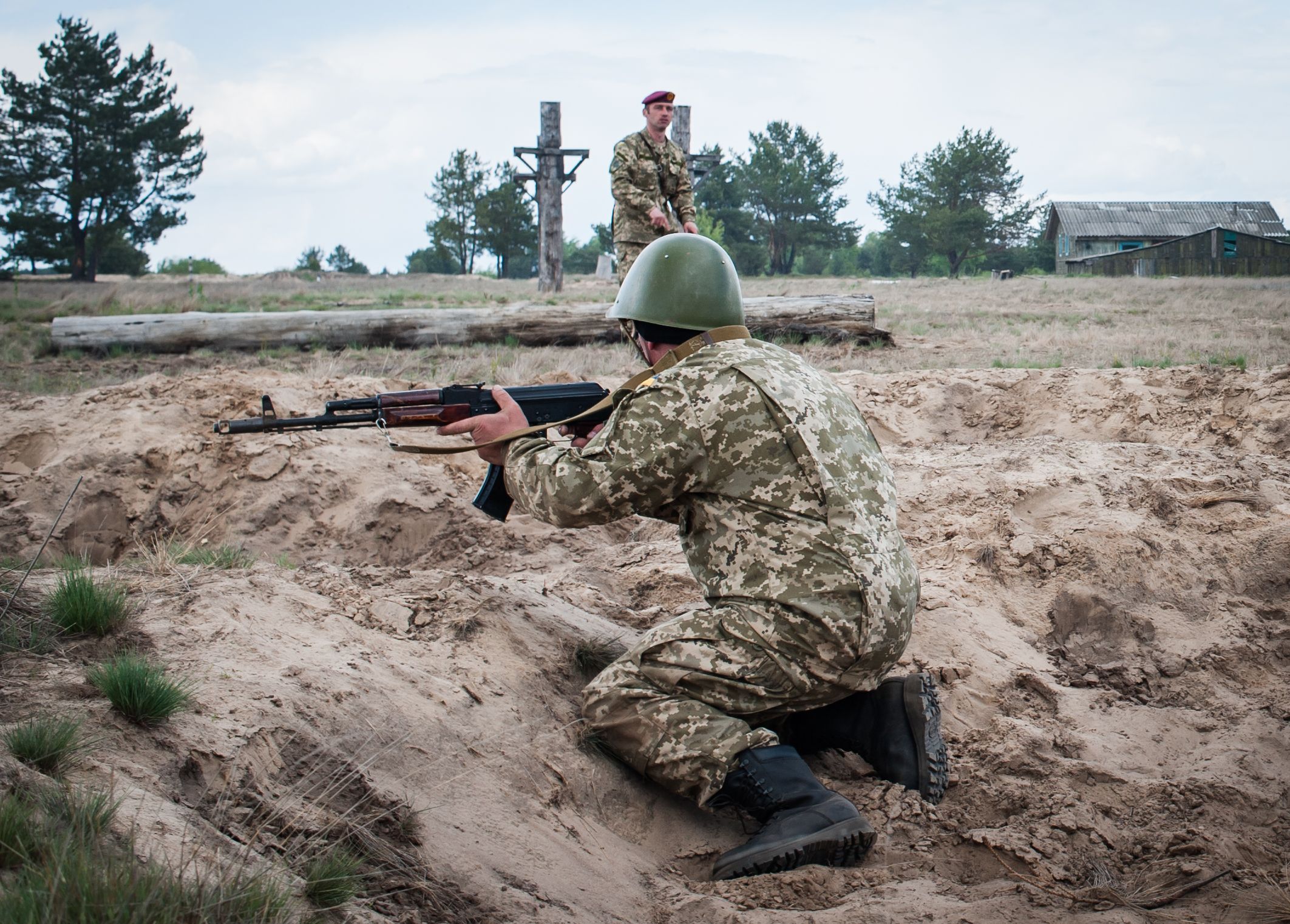 Українських військових 12 разів обстріляли окупанти: один постраждав