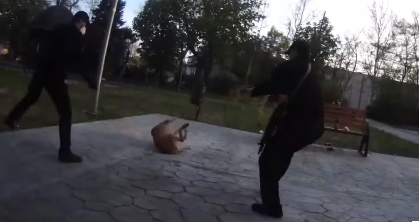 В Одесі патрульні вистрелили у собаку – відео