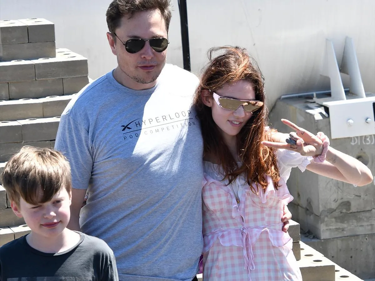 Ілон Маск з сином та коханою Граймс Ілон Маск з сином та коханою Граймс