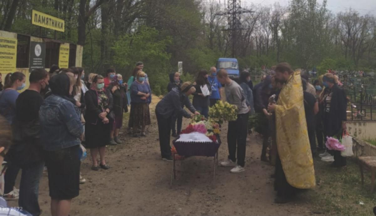 Похорони Христини П'янової, яку вбила матір - відео похоронів
