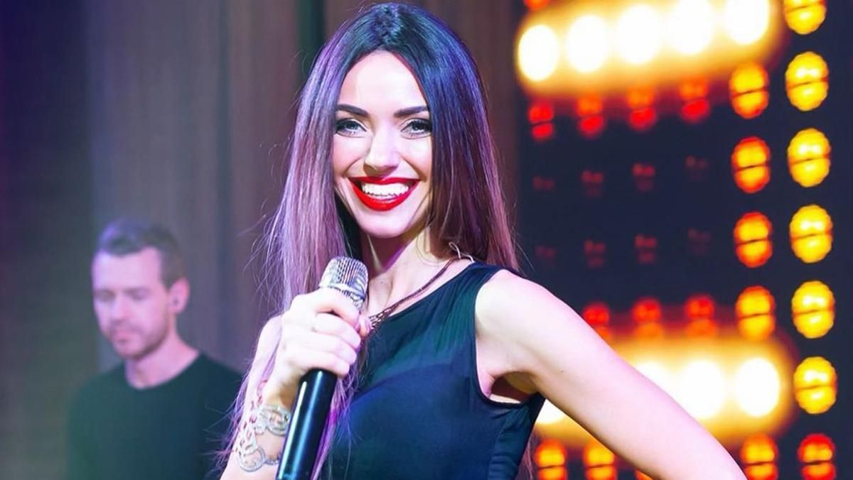Сільське застілля: Віка з "НеАнгелів" показала кумедне відео, як її зустрічали рідні