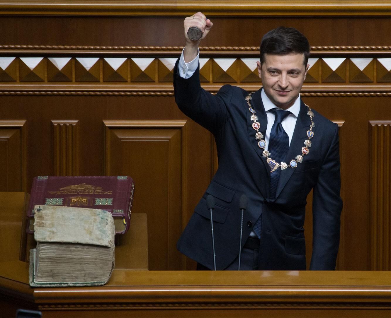 Скільки заробив Зеленський за рік на посаді президента України