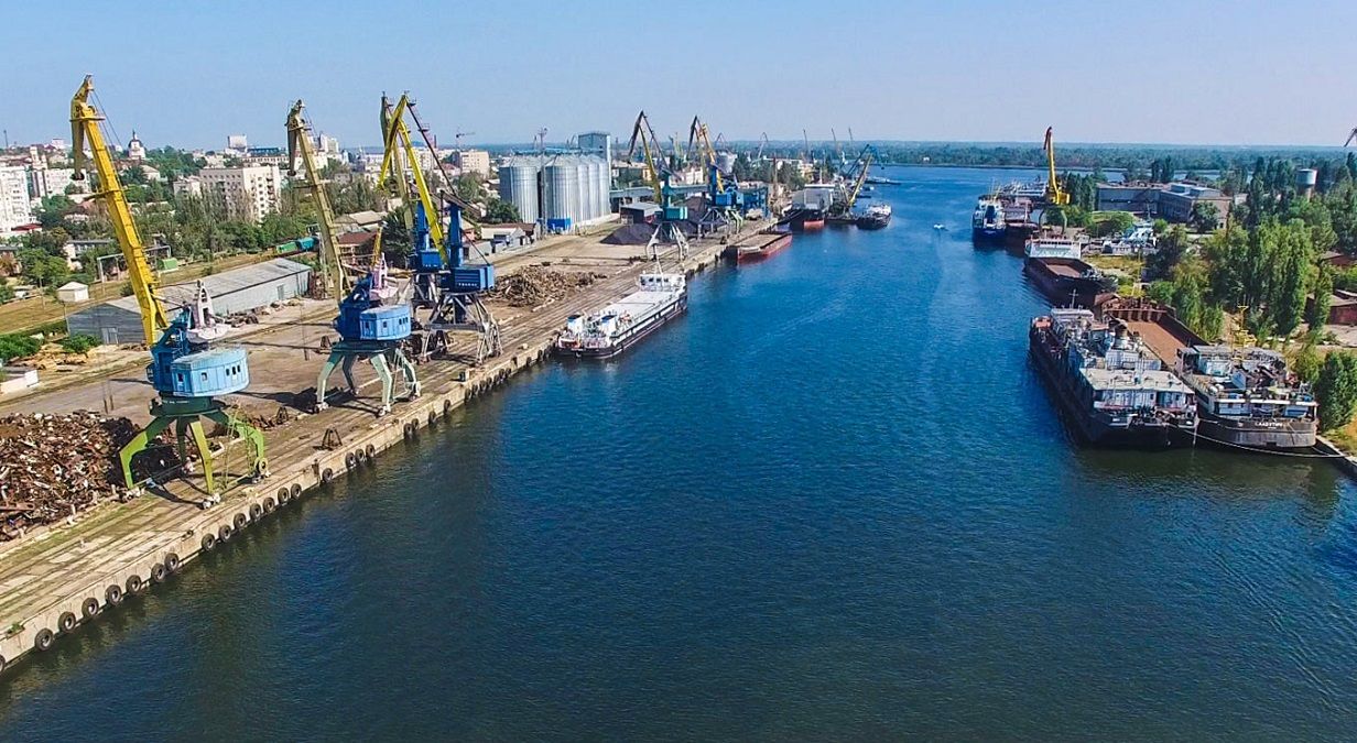Кабмин возобновил грузовое сообщение через Раву-Русскую и Скадовск