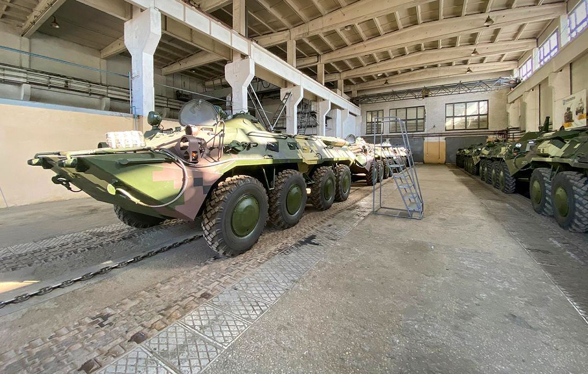 Укроборонпром передав військовим партію відремонтованих БТР: фото Укроборонпром передав військовим партію відремонтованих БТР: фото