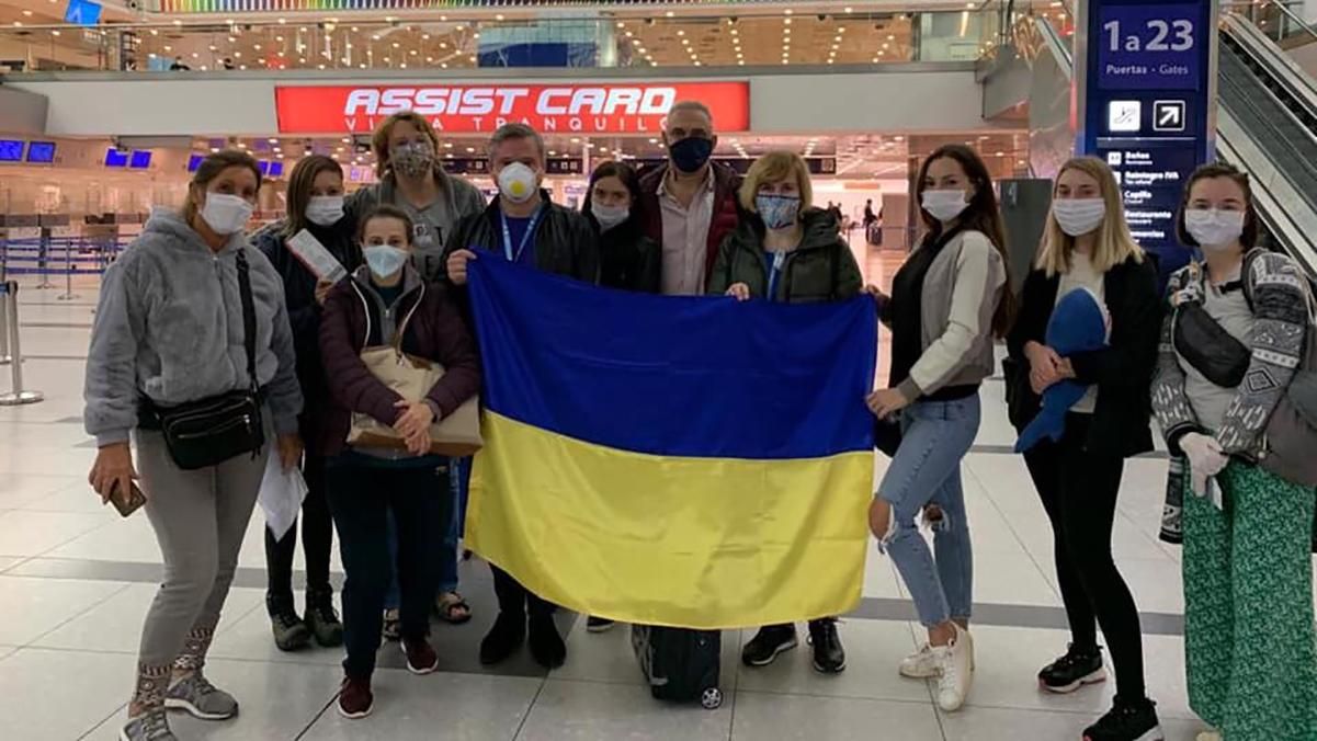9 українців евакуювали з Аргентини: вони були змушеними повертатися через Туреччину 