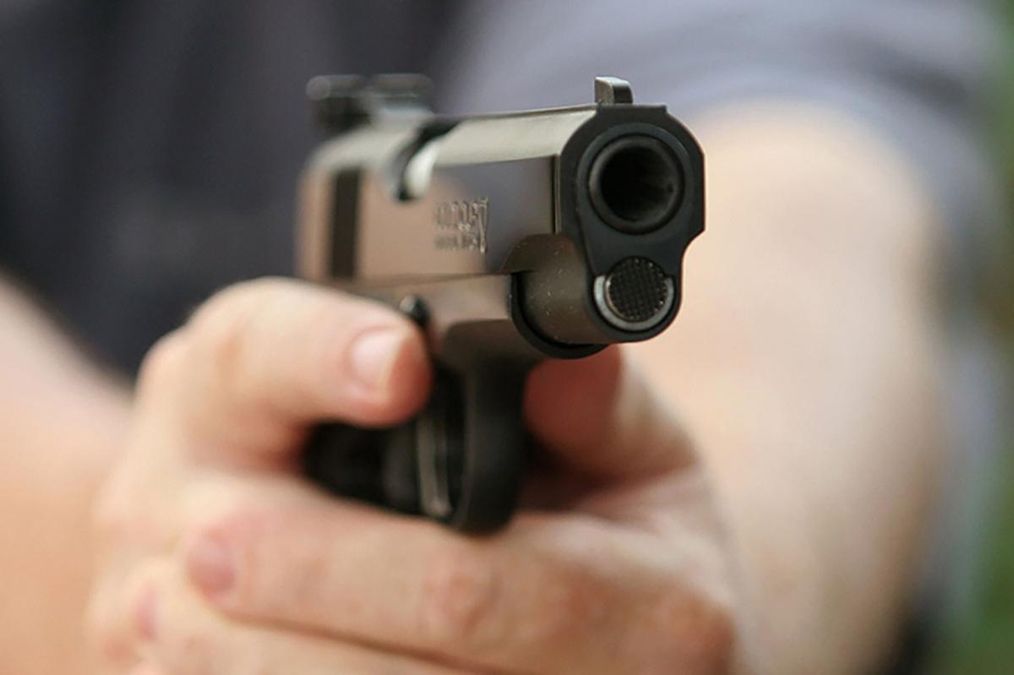 Підліток у Дніпрі стріляв з балкону по людях - відео Підліток у Дніпрі стріляв з балкону по людях - відео