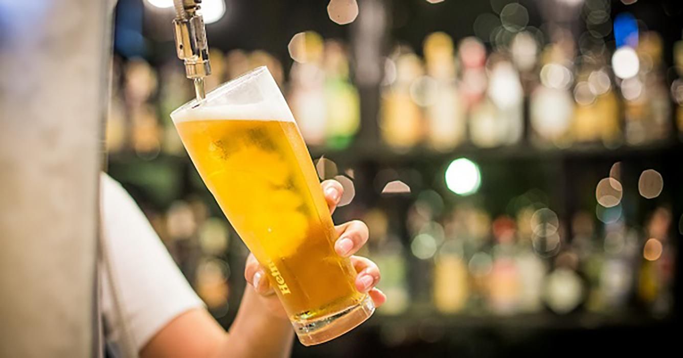 Швидко псується: у Франції виллють 10 мільйонів літрів пива через карантин