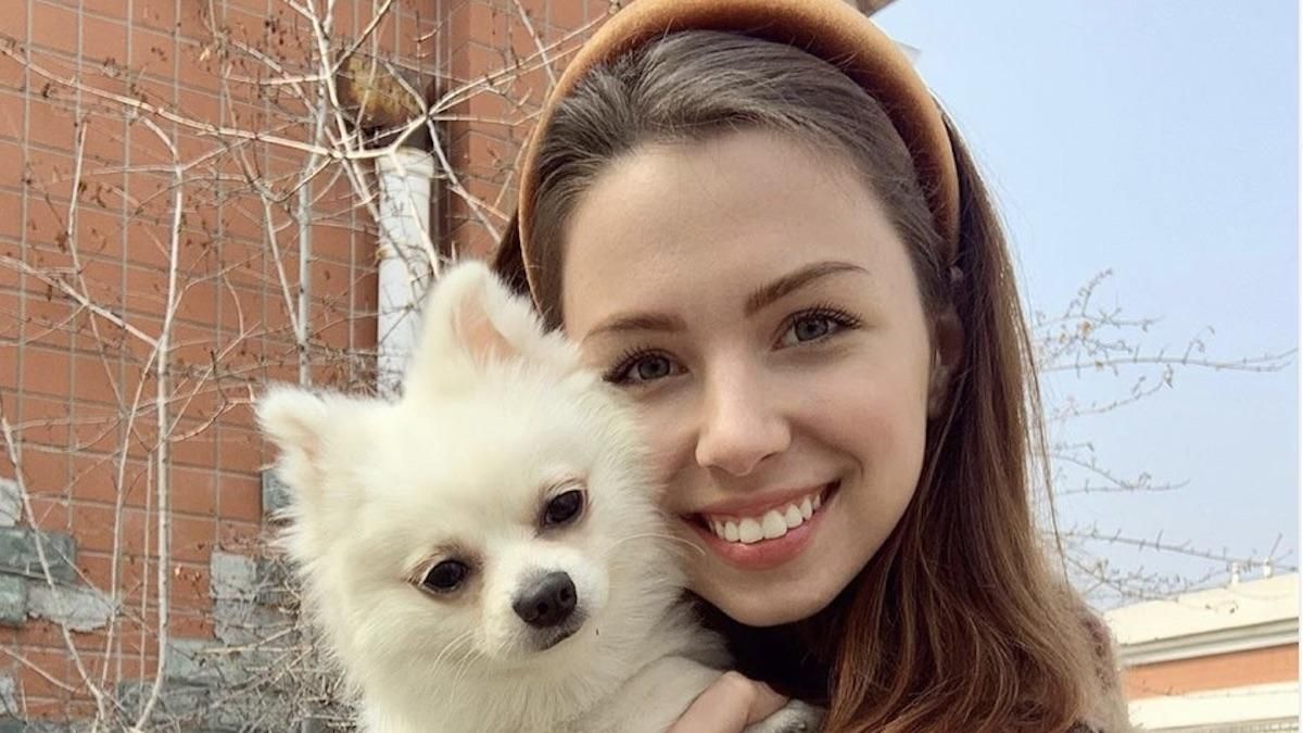 Українка з собакою, яку не евакуювали з Китаю, розповіла історію повернення додому