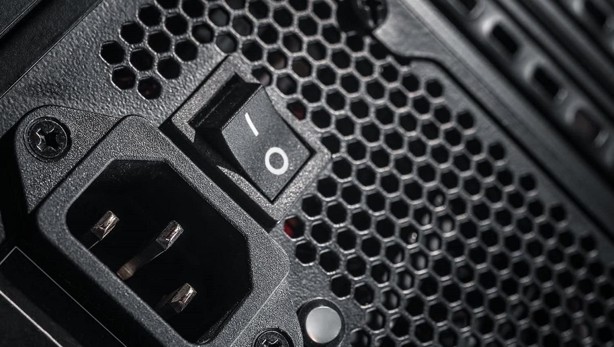 Експерт віддалено зламав ПК за допомогою блоку живлення: вражаюче відео Експерт віддалено зламав ПК за допомогою блоку живлення: вражаюче відео