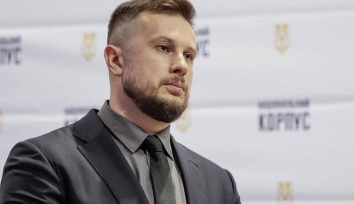 Бывшие "азовцы" заявляют, что из-за поддержки Стерненко их избил Билецкий Бывшие "азовцы" заявляют, что из-за поддержки Стерненко их избил Билецкий