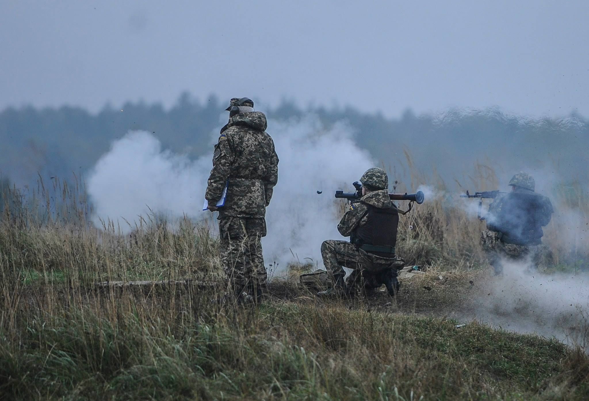 Троє українських військових поранено внаслідок обстрілу на Донбасі, – штаб ООС