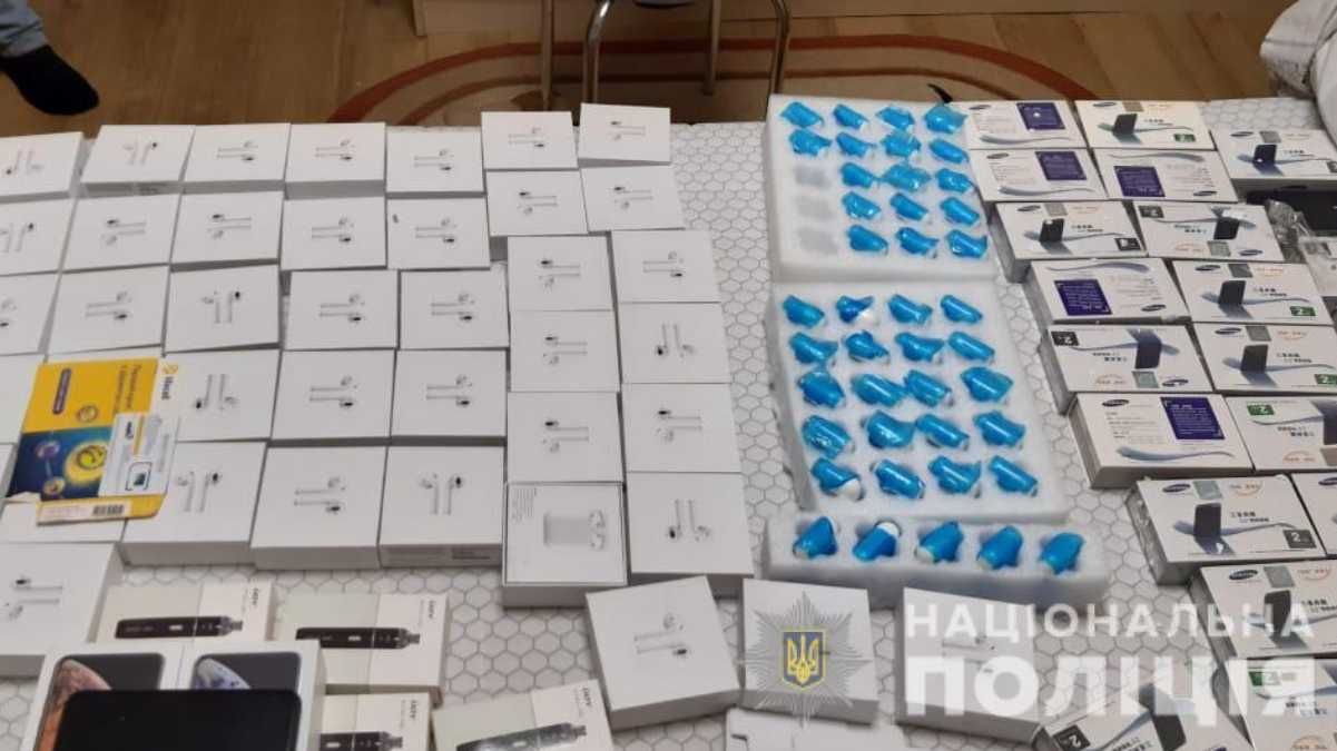 В Украине торговали подделками Apple: гаджеты купили 1500 пользователей В Украине торговали подделками Apple: гаджеты купили 1500 пользователей