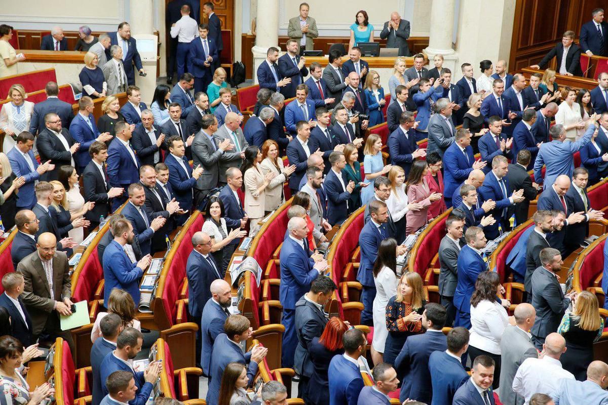 Порошенко, Новинского, Рабиновича и еще 22 депутатов хотят лишить депутатских выплат