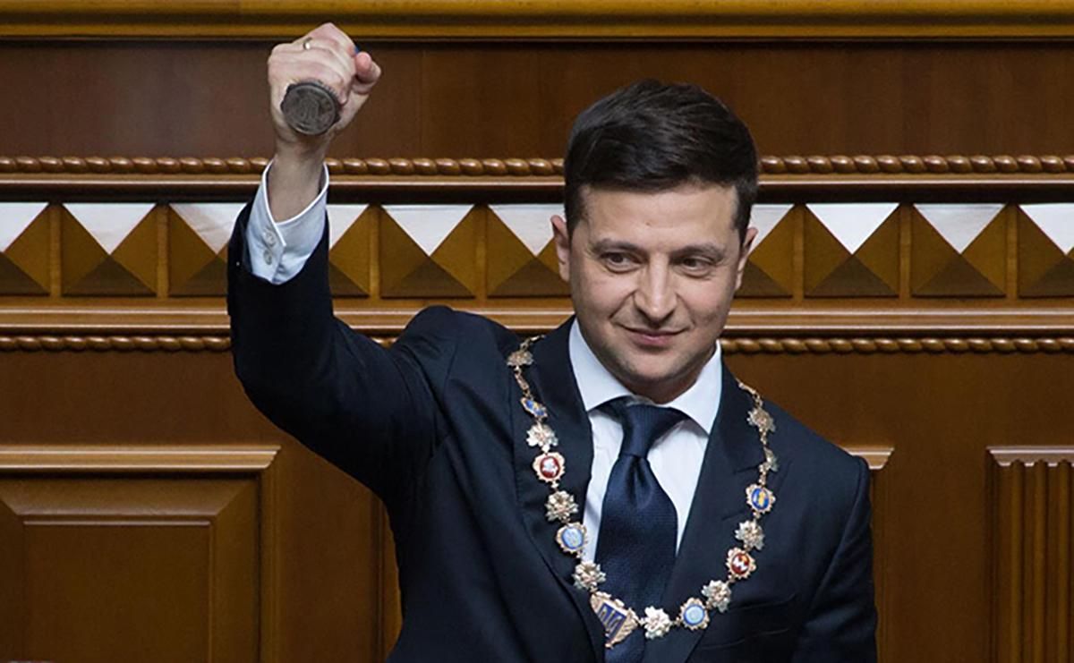 Зеленский устраивает порки чужим чиновникам и старательно прикрывает своих Зеленский устраивает порки чужим чиновникам и старательно прикрывает своих