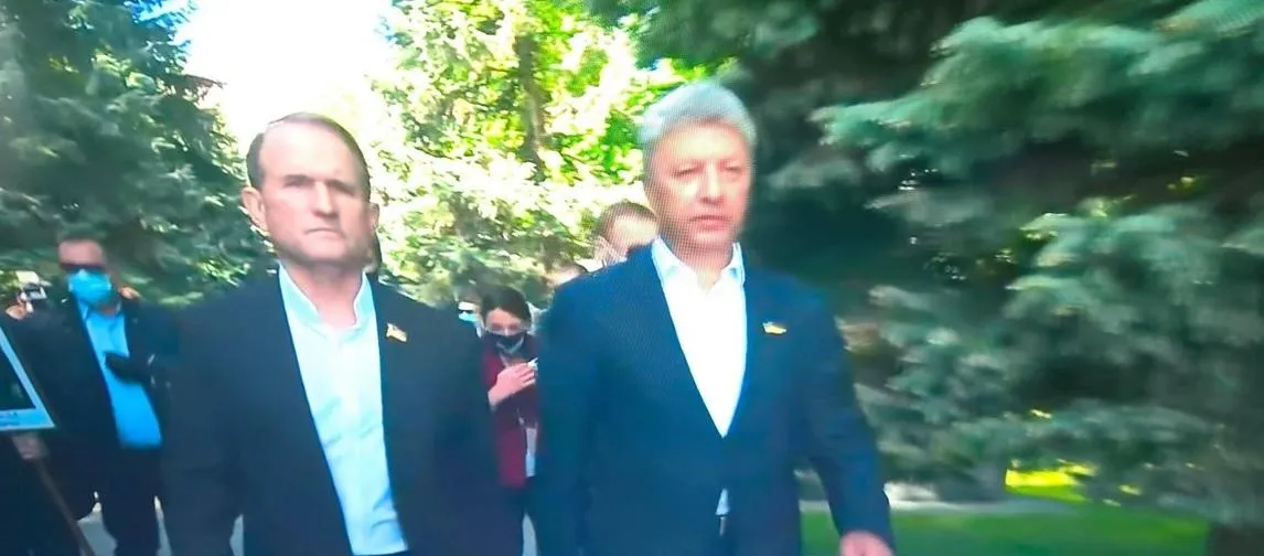 Медвечук і Бойко пройшлися Алеєю Слави Медвечук і Бойко пройшлися Алеєю Слави