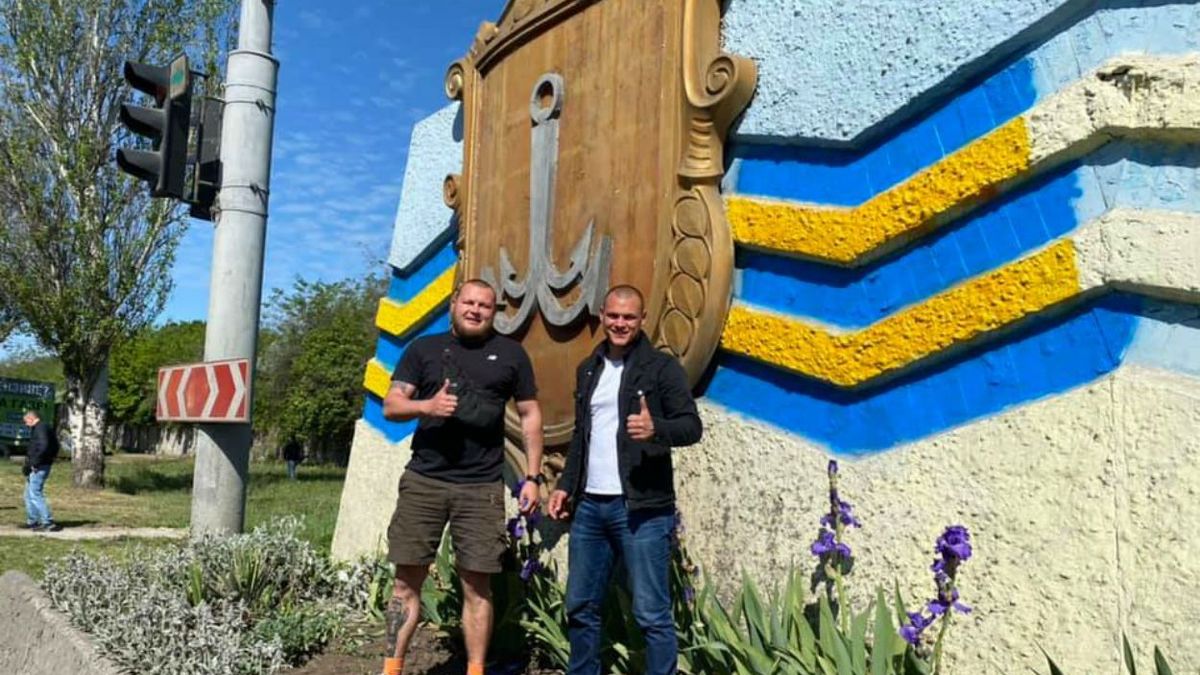 В Одесі герб міста розфарбували в кольори георгіївської стрічки: фото В Одесі герб міста розфарбували в кольори георгіївської стрічки: фото