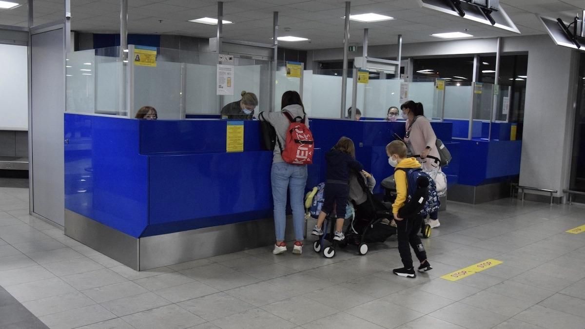 В Украину вернулись самолетами еще 700 украинцев: на коронавирус не жалуются