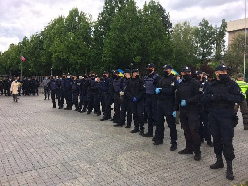 Правоохоронці розділили проукраїнських та прорадянських активістів