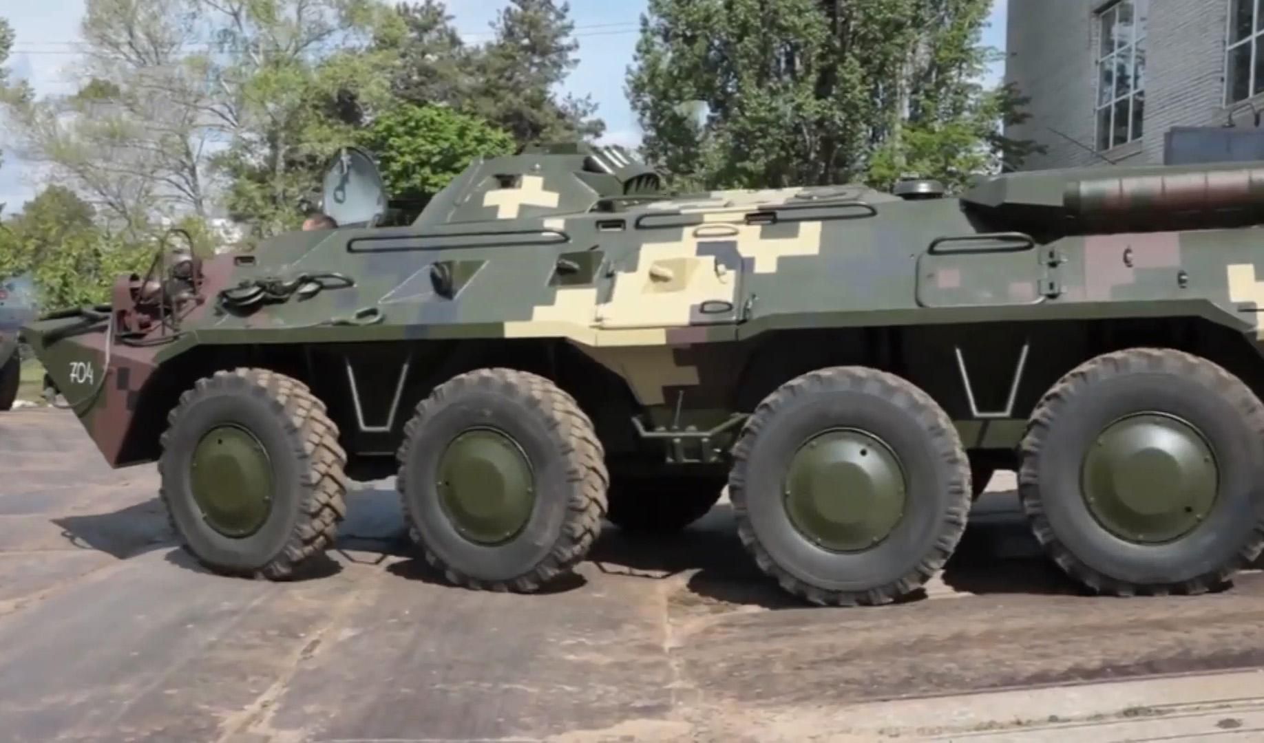 Техніка війни: Нова партія потужних танків БТР-80. Затримання російського шпигуна в Україні