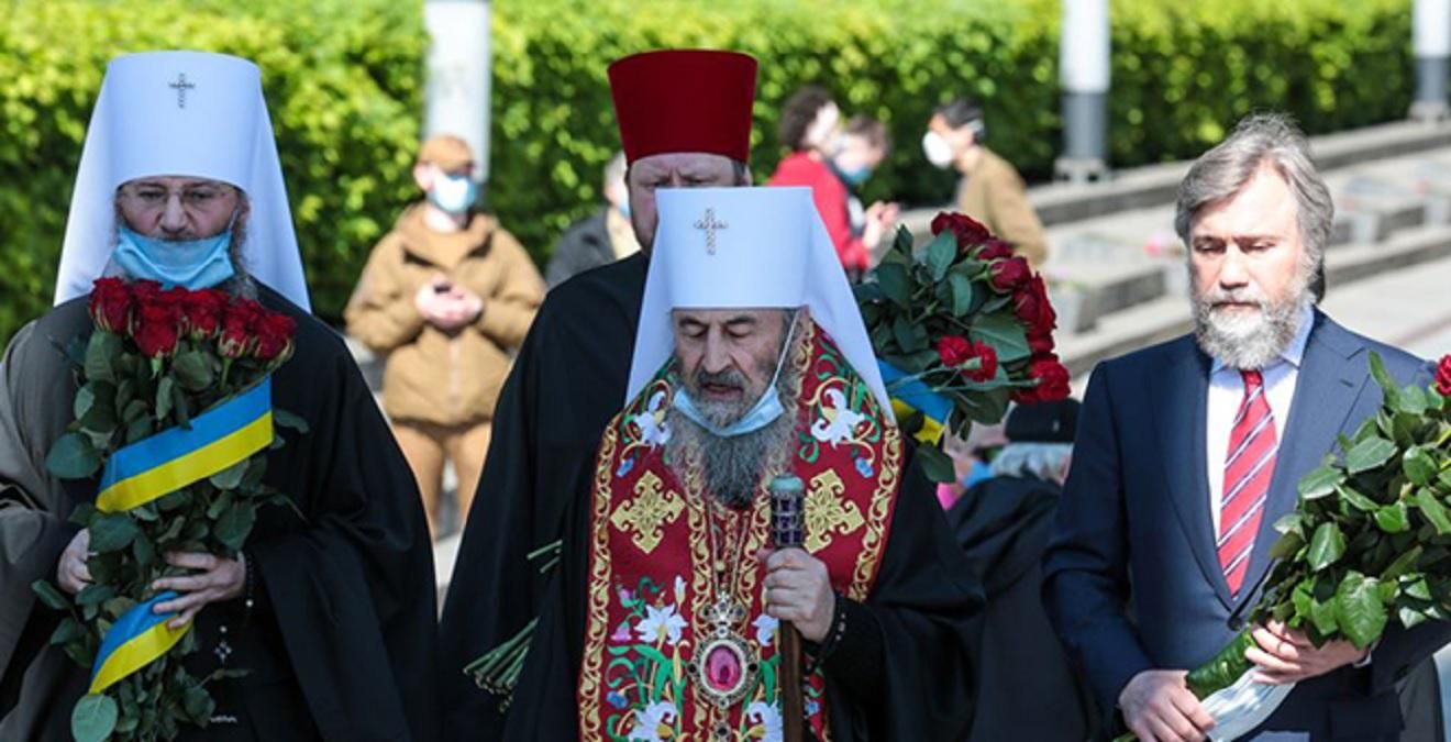 Онуфрій та Новинський прийшли з делегацією з лаври до Парку Вічної Слави: фото, відео
