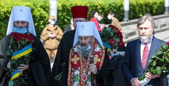 Онуфрій та Новинський прийшли з делегацією з лаври до Парку Вічної Слави: фото, відео
