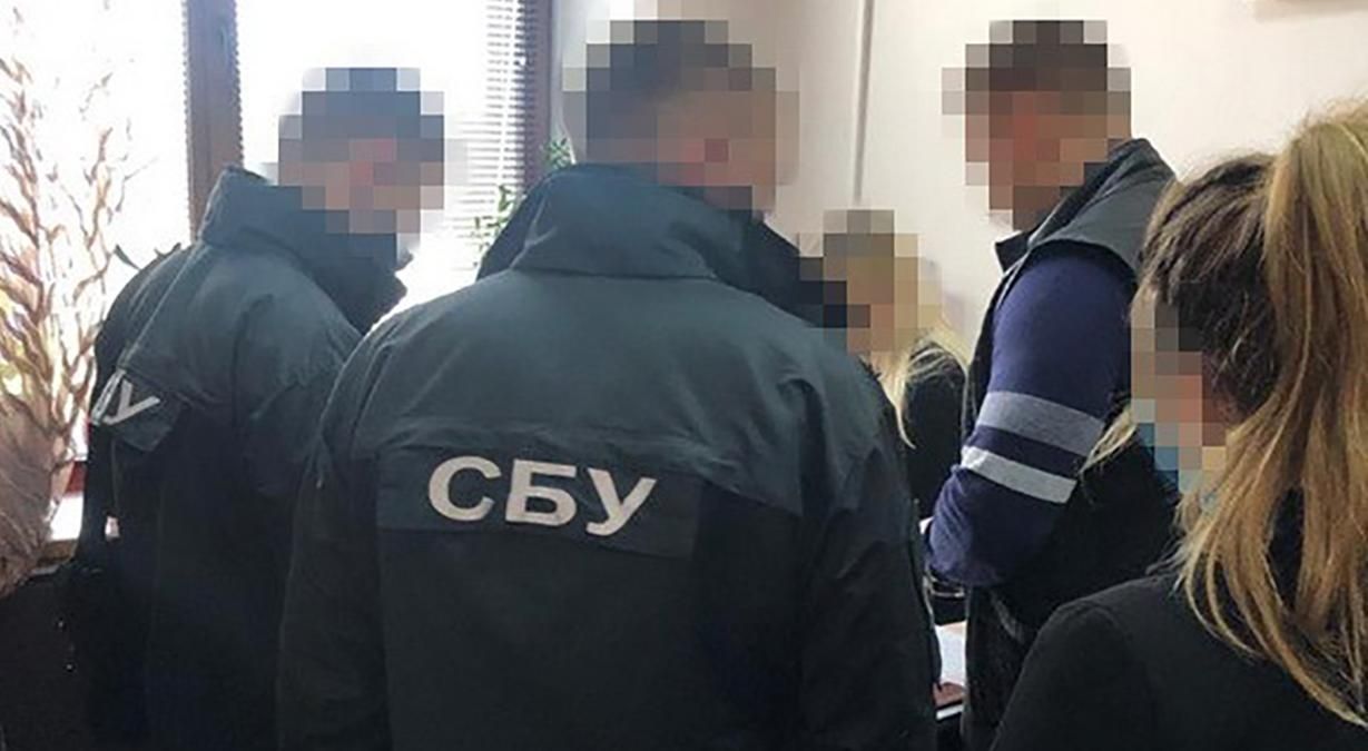 Чиновників на Сумщині підозрюють у розтраті 1,5 мільйона гривень, виділених для лікарні Чиновників на Сумщині підозрюють у розтраті 1,5 мільйона гривень, виділених для лікарні