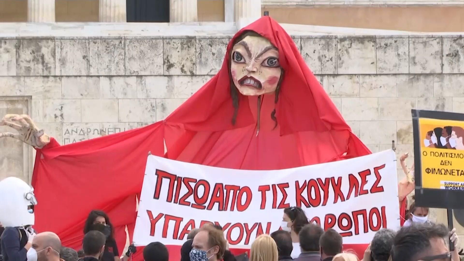 Протести та сутички з поліцією: як європейці мітингують проти карантинних обмежень Протести та сутички з поліцією: як європейці мітингують проти карантинних обмежень