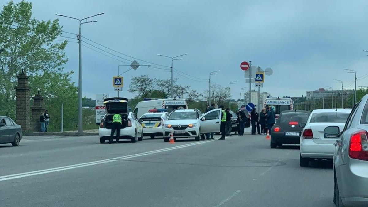 Страшна ДТП у Харкові: авто на пішохідному переході збило дівчину – її діставали з-під коліс Страшна ДТП у Харкові: авто на пішохідному переході збило дівчину – її діставали з-під коліс