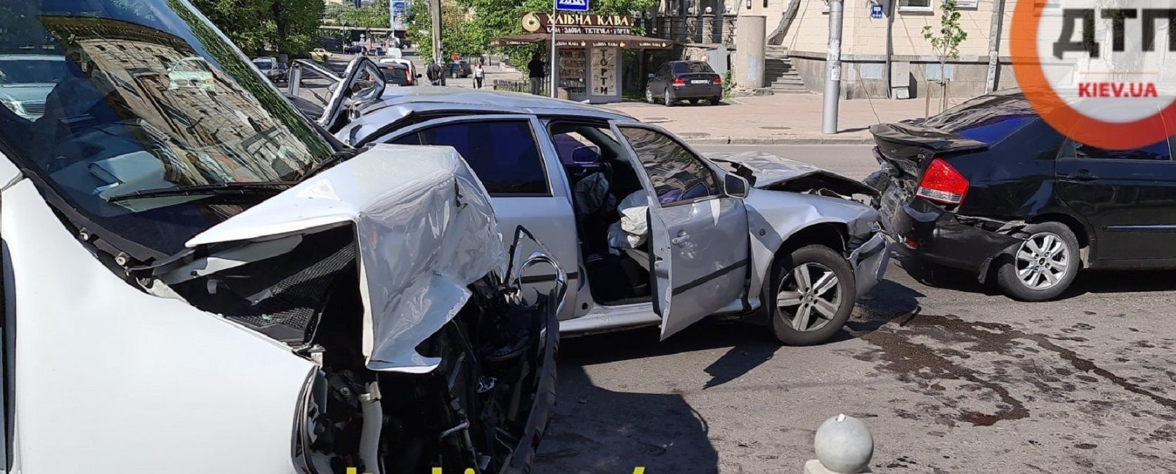 ДТП в Киеве, на Большой Васильковской 11 мая 2020 - фото