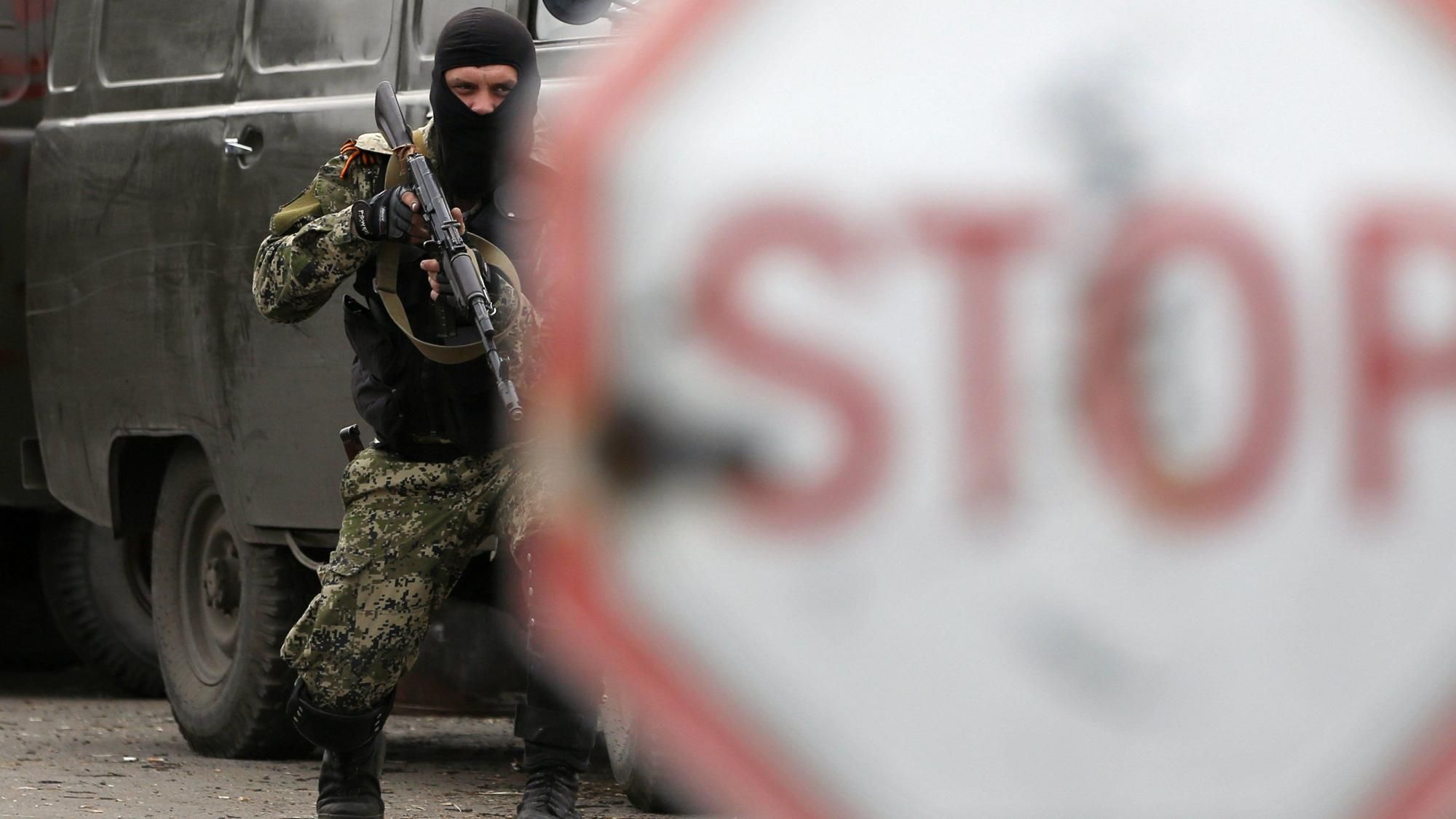 Боевики заворачивают украинцев на линии разграничения: детали