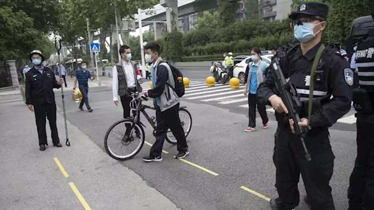 Місто у Китаї переходить в "режим воєнного часу" для боротьби з коронавірусом: що відомо Місто у Китаї переходить в "режим воєнного часу" для боротьби з коронавірусом: що відомо