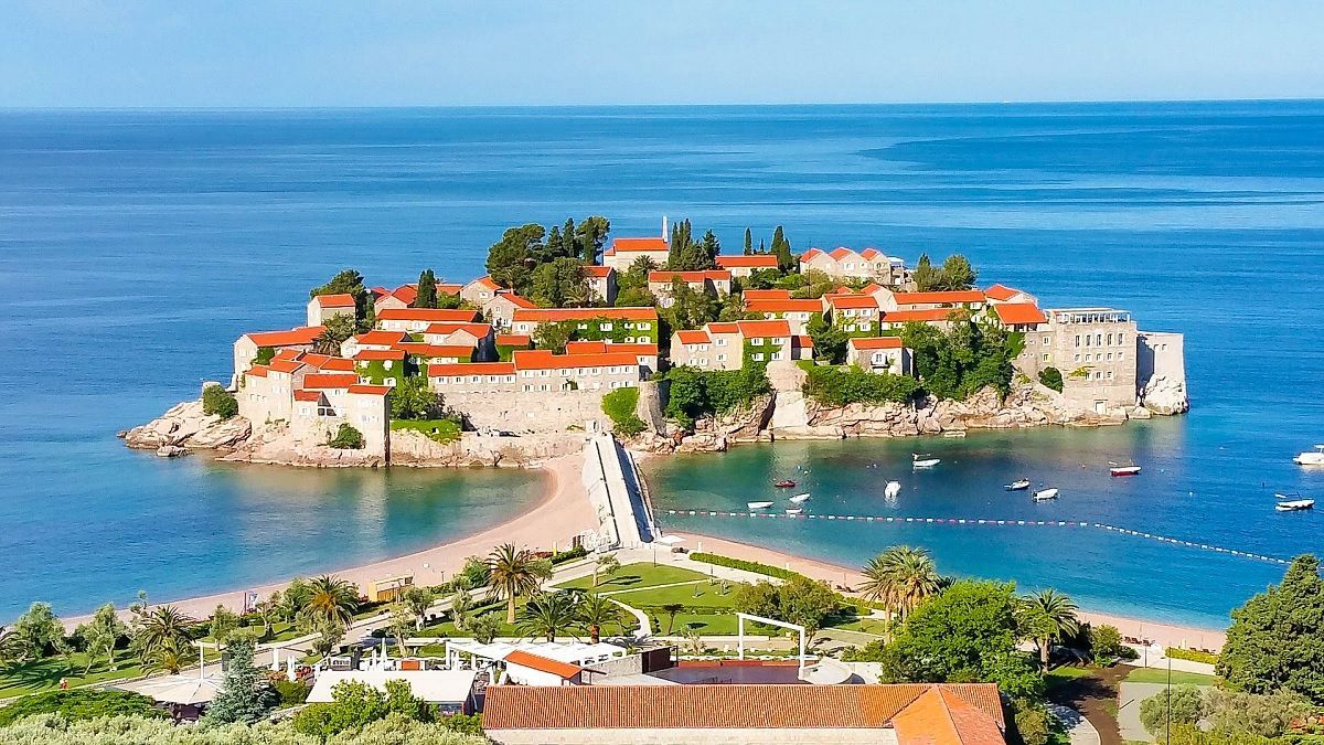Греція та Чорногорія готуються до відкриття туристичного сезону: відома дата
